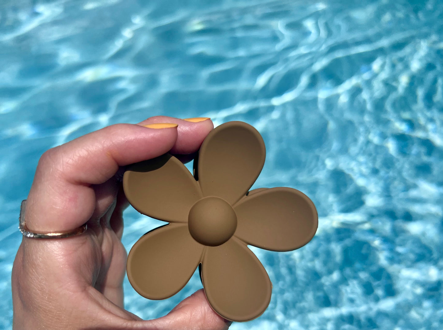 Flower hair claw clips.