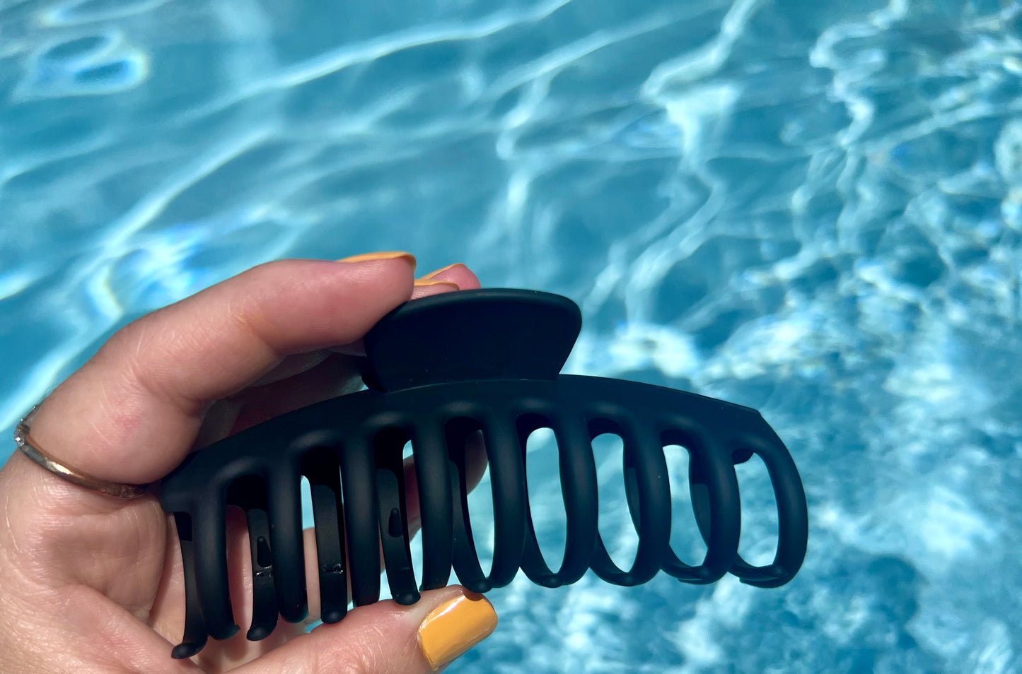 Large hair claw clips
