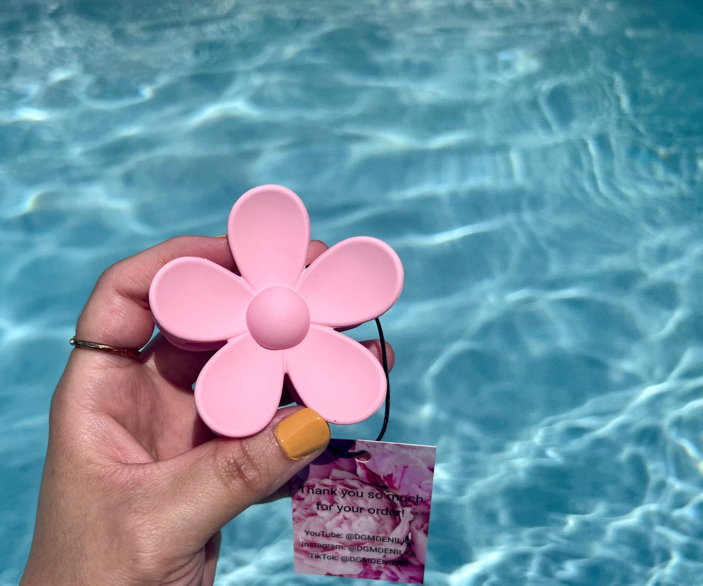 Flower hair claw clips.