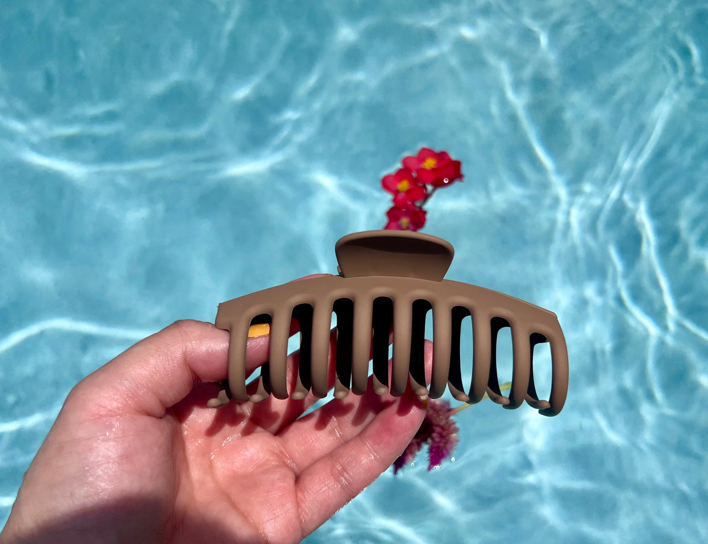 Large hair claw clips