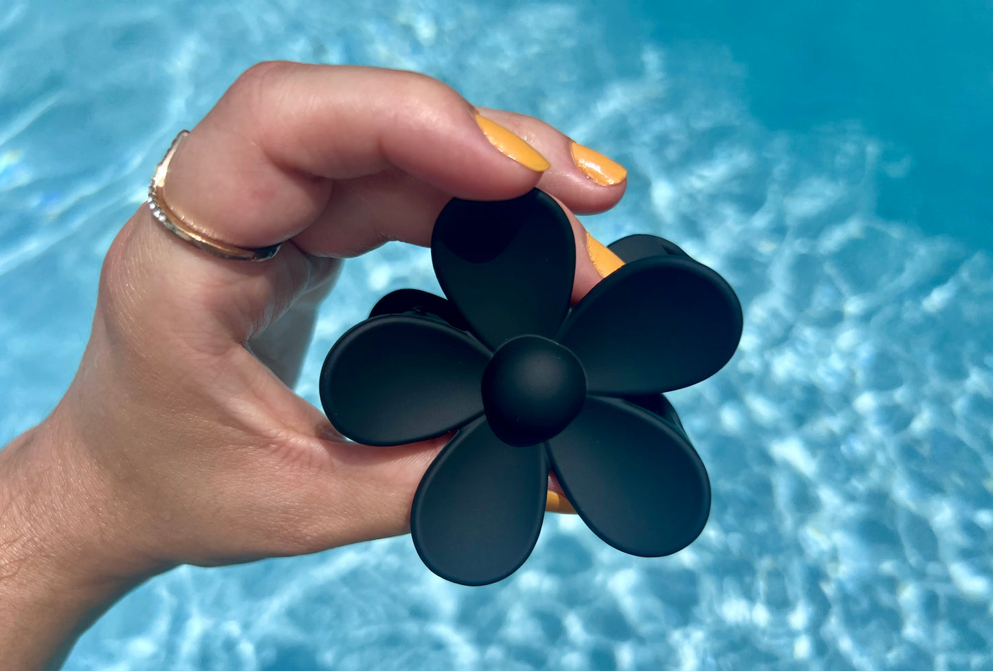 Flower hair claw clips.