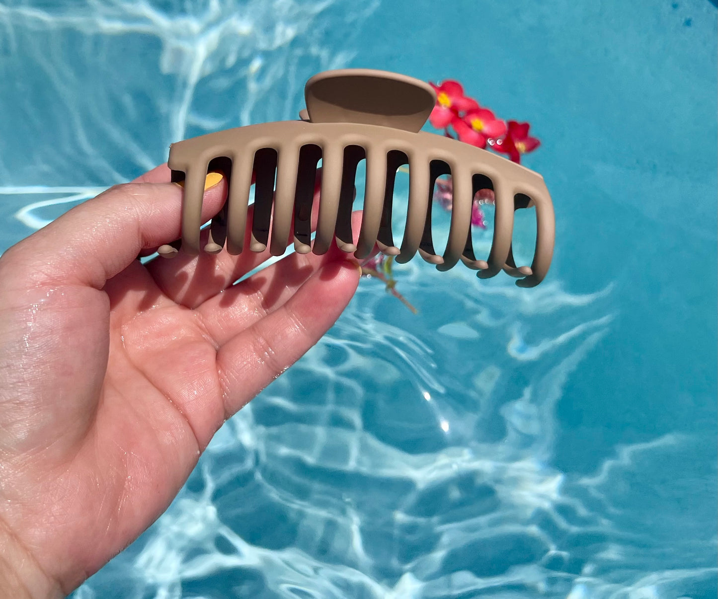 Large hair claw clips