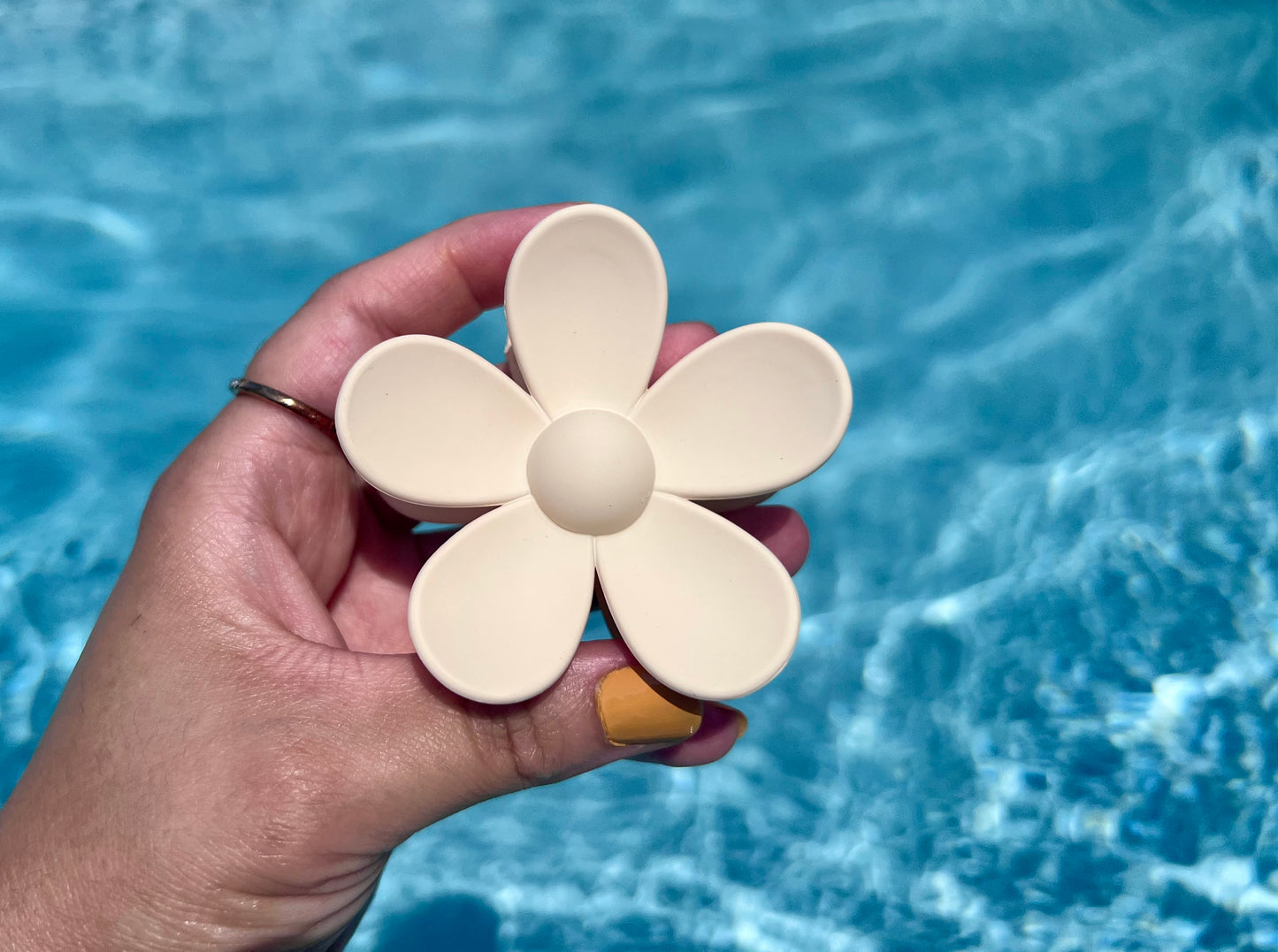 Flower hair claw clips.