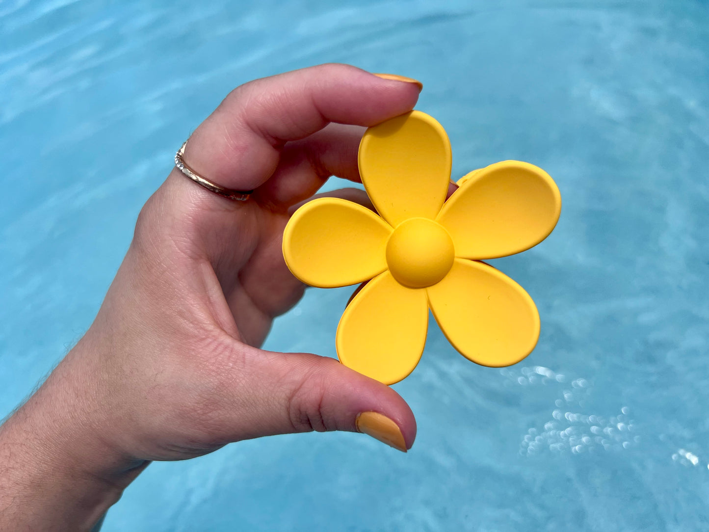 Flower hair claw clips.