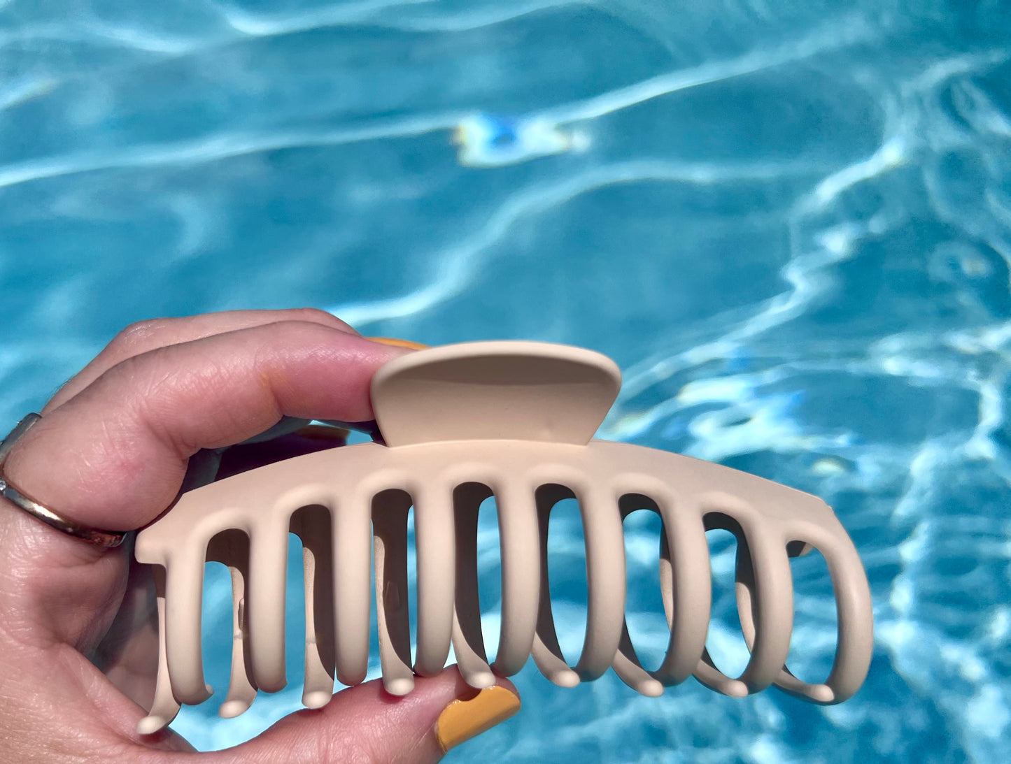 Large hair claw clips